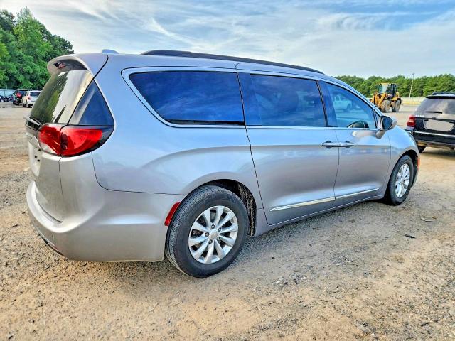 Photo 3 from auction – 2017 CHRYSLER PACIFICA with VIN 2C4RC1BG0HR538035