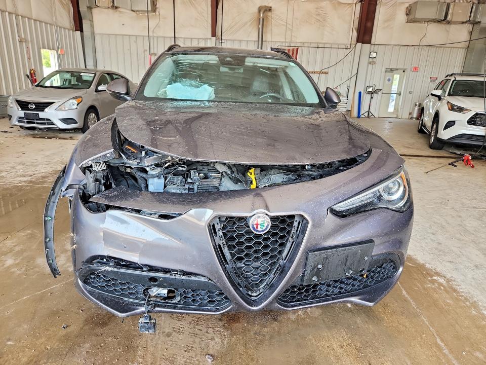 Photo 5 from auction – 2018 ALFA ROMEO STELVIO with VIN ZASFAKPN1J7B76902