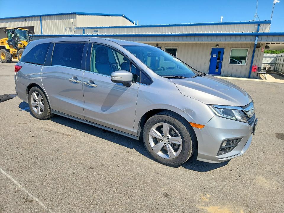 Photo 4 from auction – 2018 HONDA ODYSSEY with VIN 5FNRL6H74JB065973