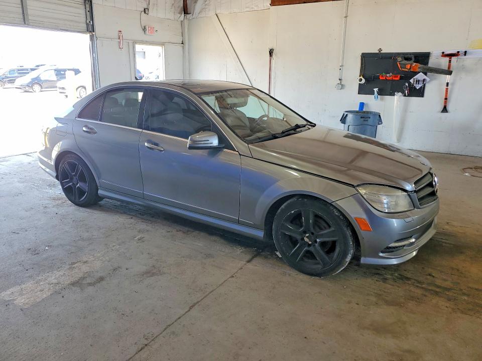 Photo 4 from auction – 2011 MERCEDES-BENZ C with VIN WDDGF8BB2BF537632