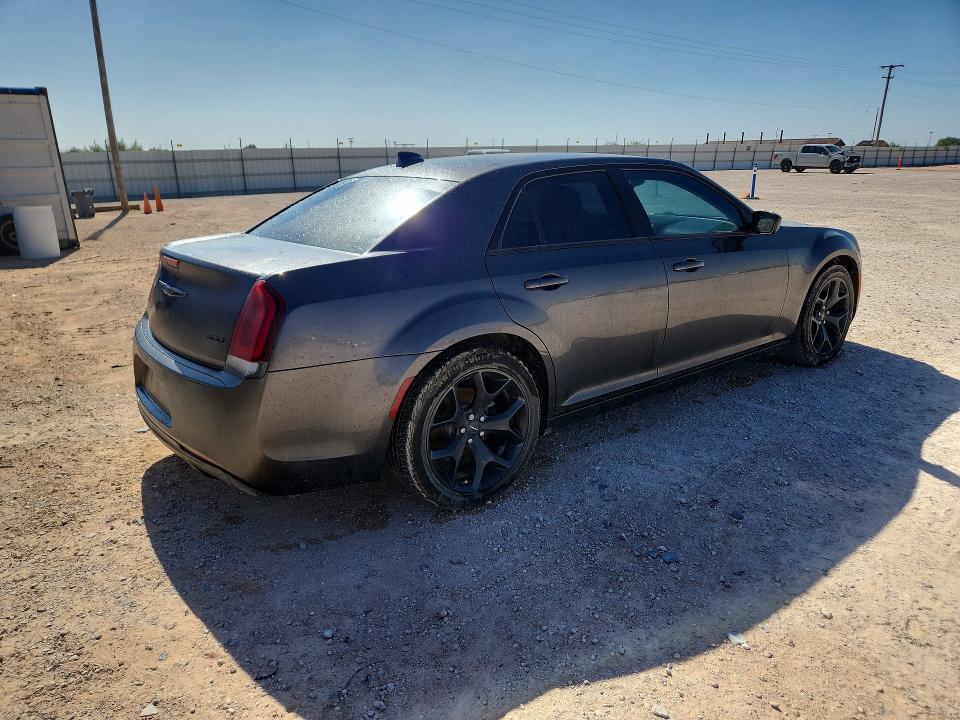 Photo 3 from auction – 2020 CHRYSLER 300 with VIN 2C3CCAAG1LH220533