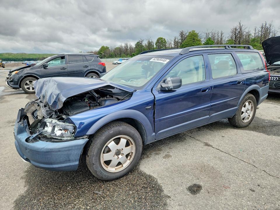 VOLVO V70 2002 with VIN YV1SZ58D421067498 - Photo from auction