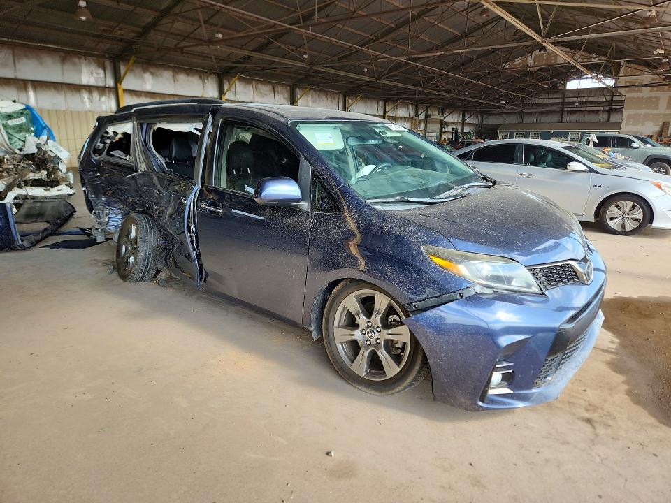 Photo 4 from auction – 2018 TOYOTA SIENNA with VIN 5TDXZ3DC6JS944975