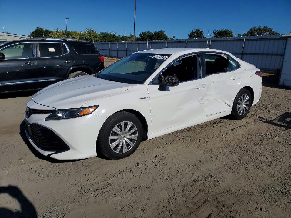 Photo 1 from auction – 2020 TOYOTA CAMRY with VIN 4T1C31AK5LU012552
