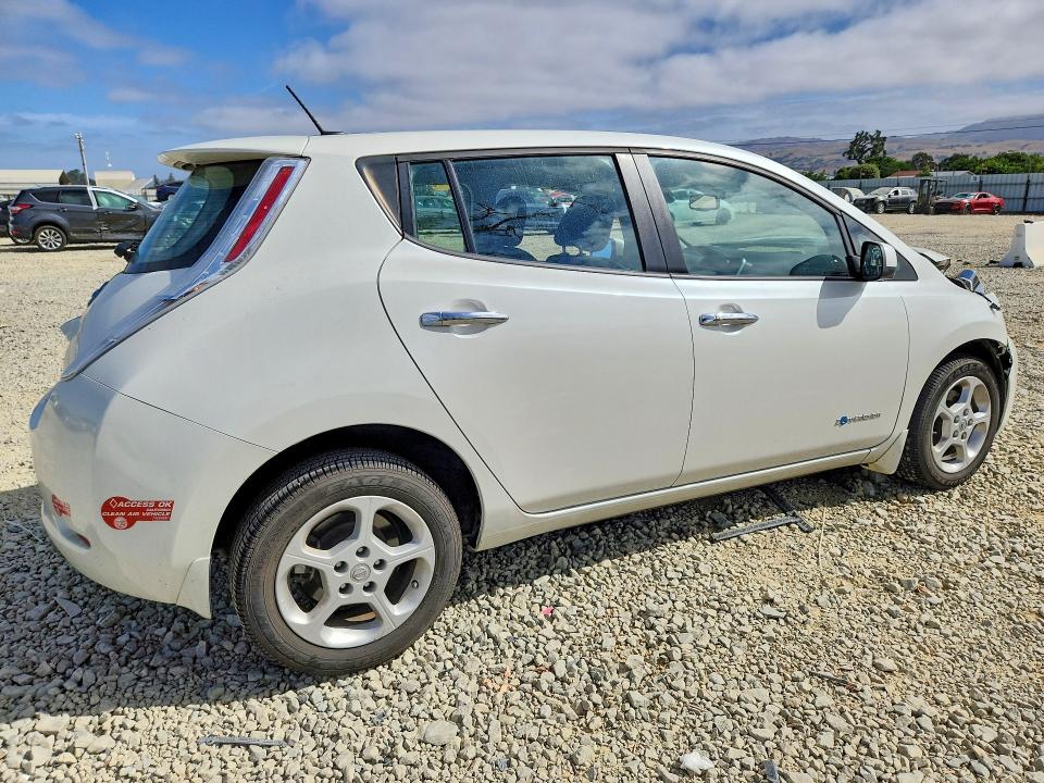 Photo 3 from auction – 2015 NISSAN LEAF with VIN 1N4AZ0CP8FC304614