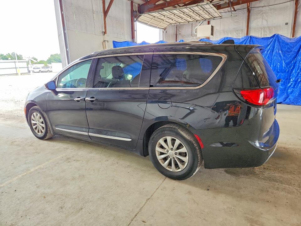 Photo 2 from auction – 2019 CHRYSLER PACIFICA with VIN 2C4RC1BG8KR650542