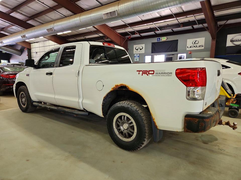 Photo 2 from auction – 2011 TOYOTA TUNDRA with VIN 5TFUY5F13BX202820