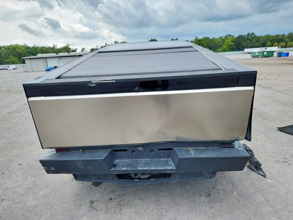 Photo 6 from auction – 2025 TESLA CYBERTRUCK with VIN 7G2CEHED5SA075011