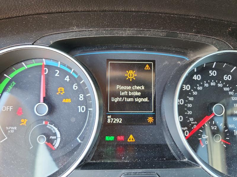 Photo 9 from auction – 2017 VOLKSWAGEN E-GOLF with VIN WVWKR7AU9HW954604