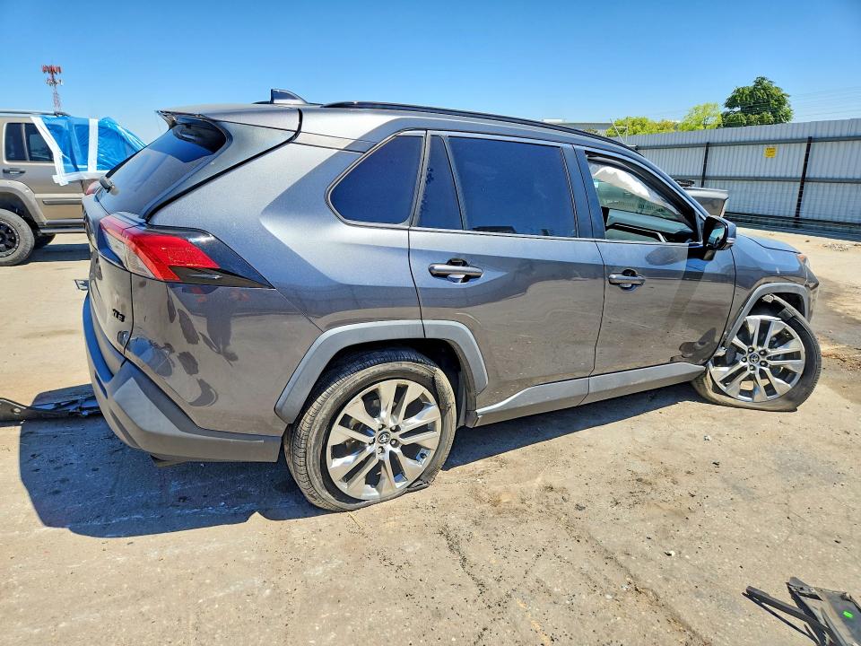 Photo 3 from auction – 2021 TOYOTA RAV4 with VIN 2T3C1RFV5MC103712