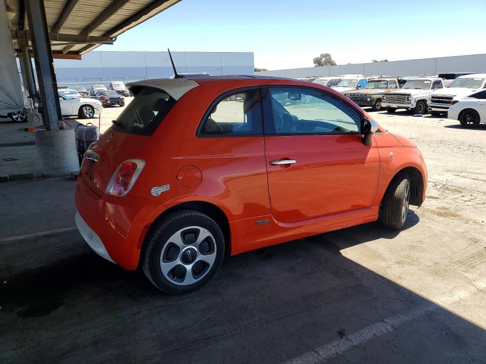 Photo 3 from auction – 2015 FIAT 500 with VIN 3C3CFFGEXFT652916