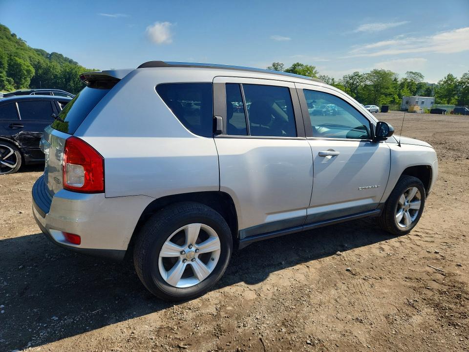 Photo 3 from auction – 2011 JEEP COMPASS with VIN 1J4NT1FB1BD162124