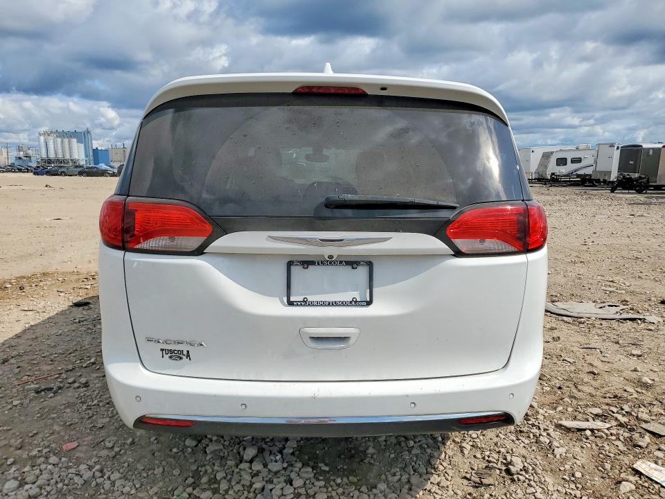 Photo 6 from auction – 2017 CHRYSLER PACIFICA with VIN 2C4RC1BG6HR587644