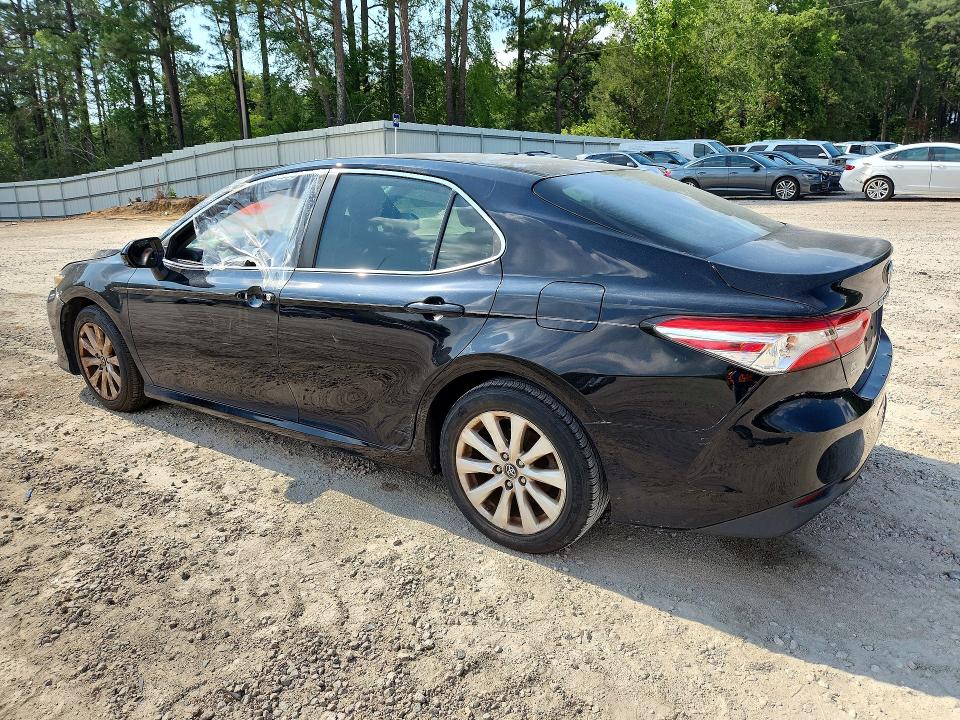 Photo 2 from auction – 2018 TOYOTA CAMRY with VIN 4T1B11HK2JU650701