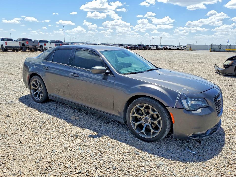 Foto 4 de la subasta – 2018 CHRYSLER 300 con VIN 2C3CCABG1JH214551