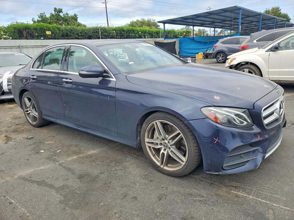 Photo 4 from auction – 2018 MERCEDES-BENZ E with VIN WDDZF4JB9JA456769