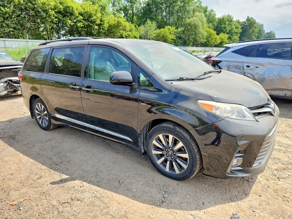Photo 4 from auction – 2018 TOYOTA SIENNA with VIN 5TDDZ3DC4JS189702