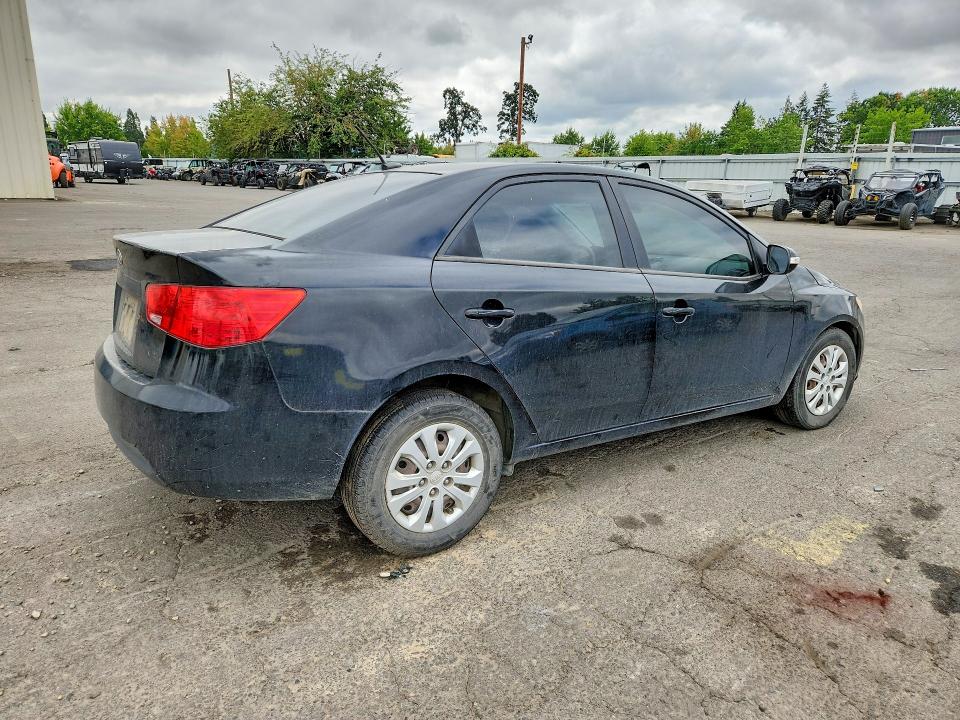 Photo 3 from auction – 2010 KIA FORTE with VIN KNAFU4A20A5176215