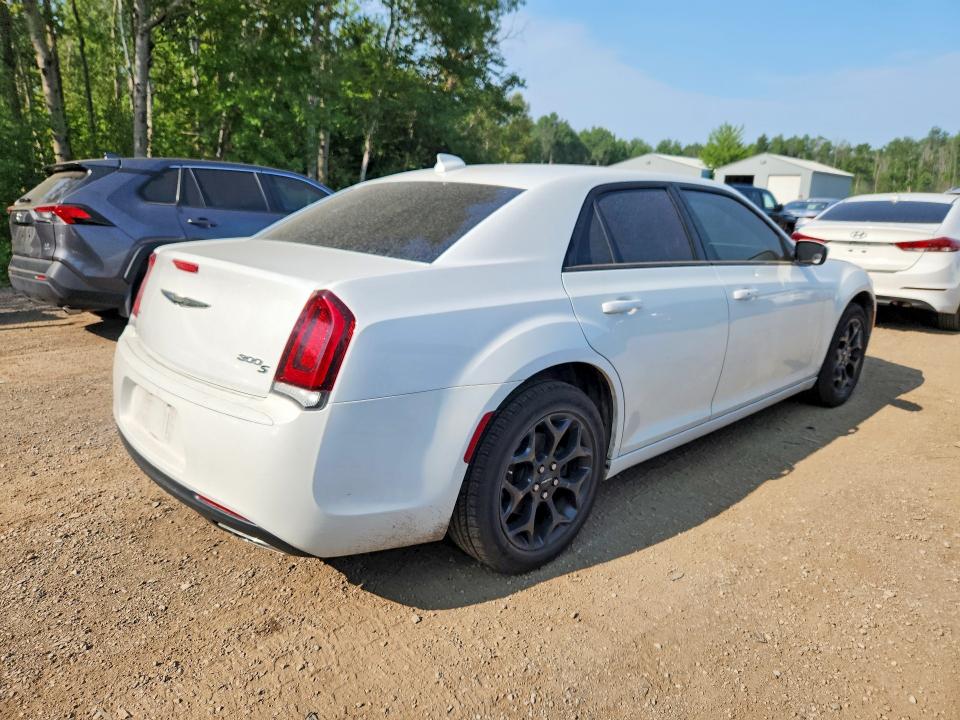 Photo 3 from auction – 2019 CHRYSLER 300 with VIN 2C3CCAGG7KH640576