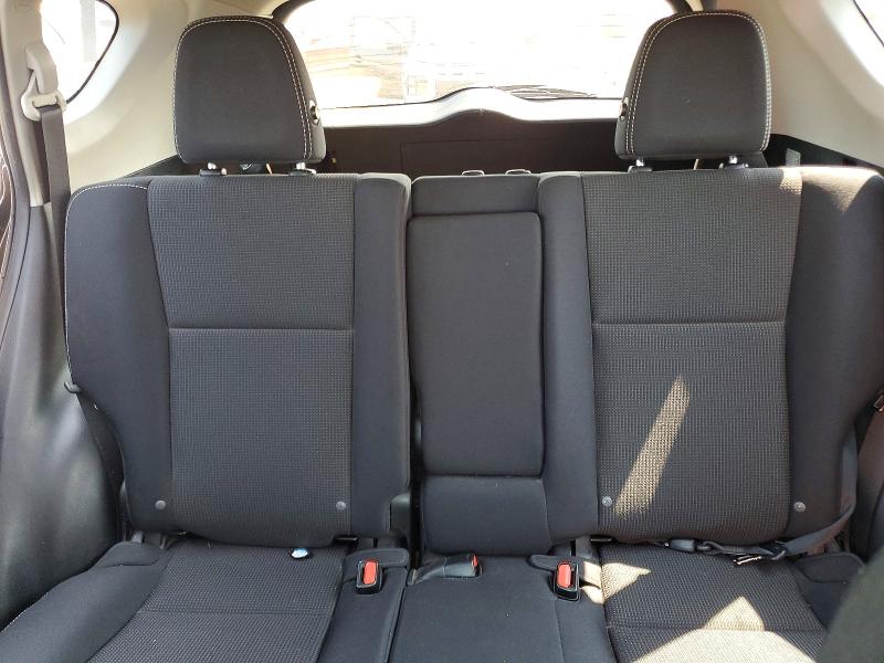 Фото 10 с аукциона – 2018 TOYOTA RAV4 с VIN 2T3RFREV7JW799416