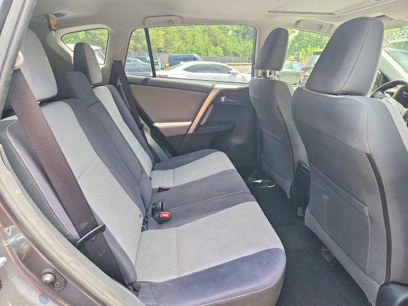 Снимка 11 от търг – 2015 TOYOTA RAV4 с VIN JTMWFREV7FD076916
