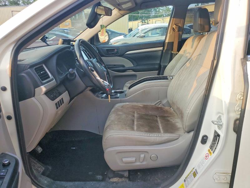 Photo 7 from auction – 2017 TOYOTA HIGHLANDER with VIN 5TDBZRFH4HS452610