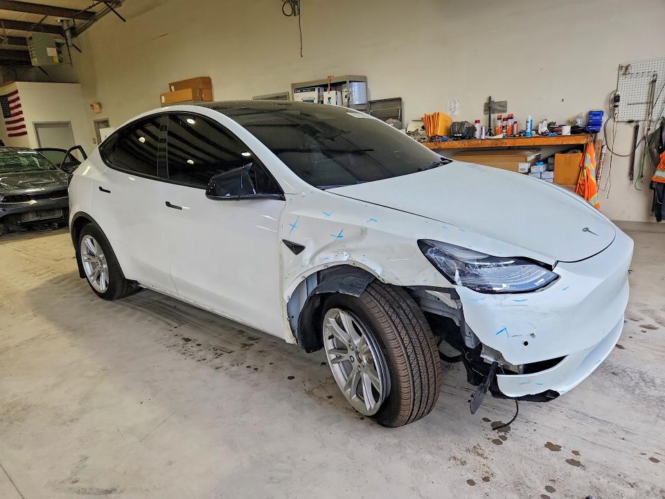 Снимка 4 от търг – 2021 TESLA MODEL Y с VIN 5YJYGDEE4MF183243