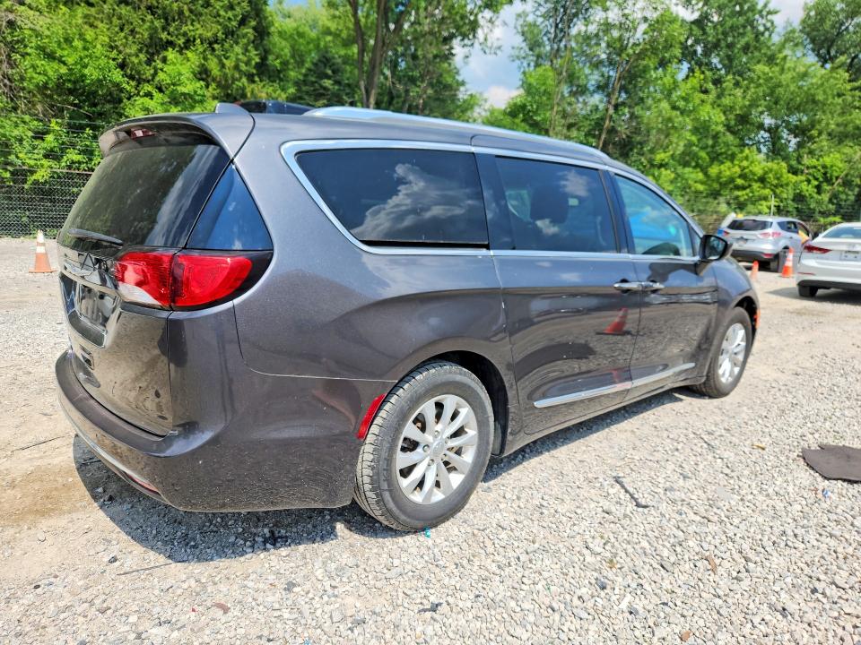 Zdjęcie 3 z aukcji – 2018 CHRYSLER PACIFICA z VIN 2C4RC1BG2JR152030