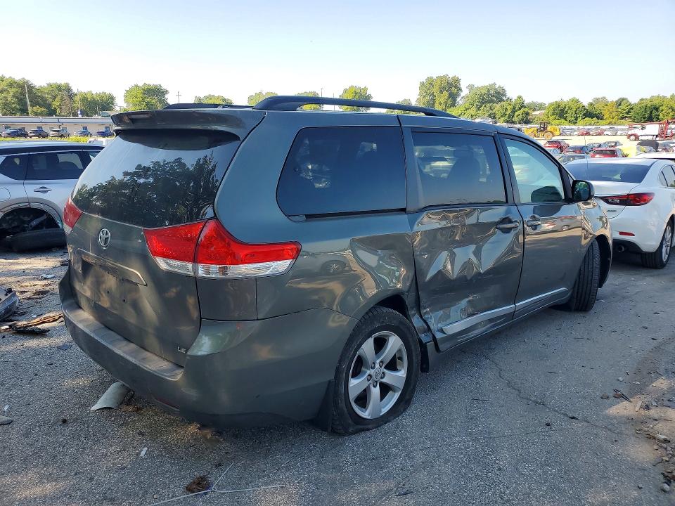 Photo 3 from auction – 2012 TOYOTA SIENNA with VIN 5TDKK3DC0CS210950