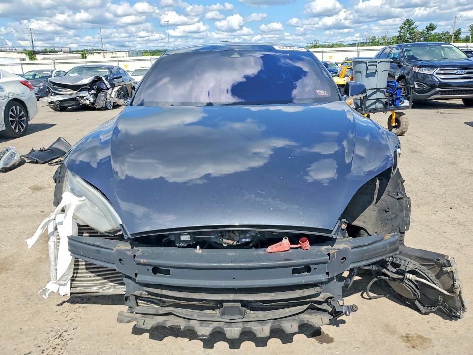 Photo 5 from auction – 2015 TESLA MODEL S with VIN 5YJSA1H29FF098649