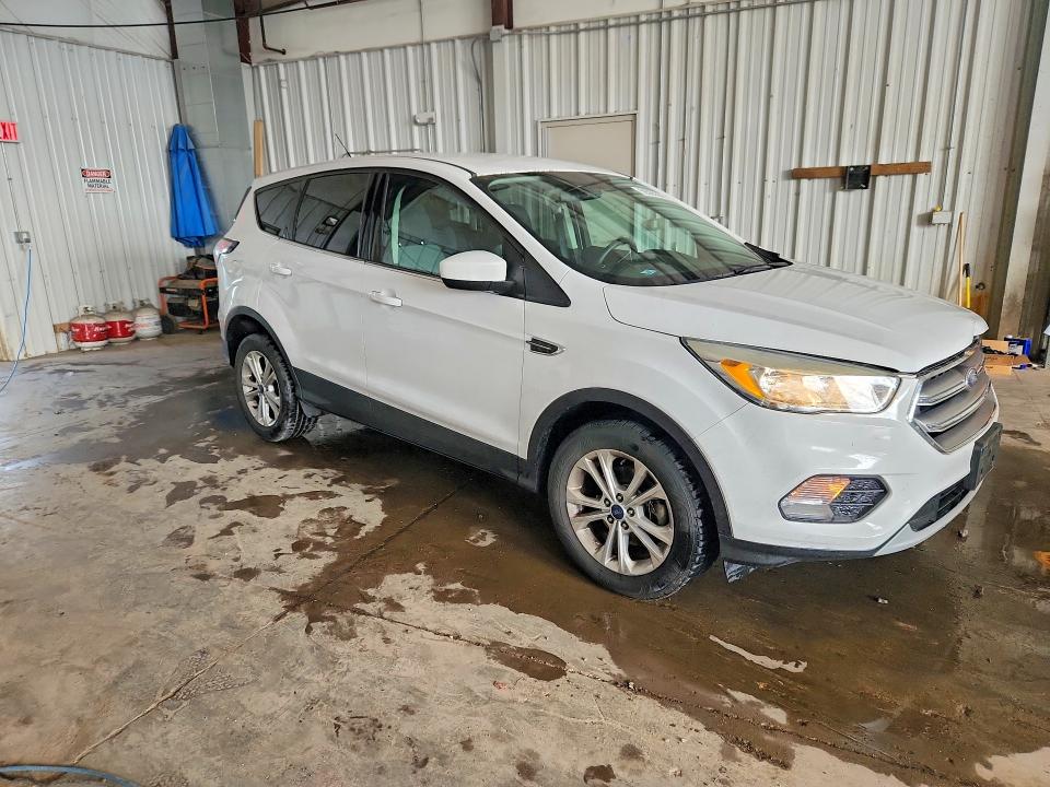 Photo 4 from auction – 2017 FORD ESCAPE with VIN 1FMCU0GD9HUE87550