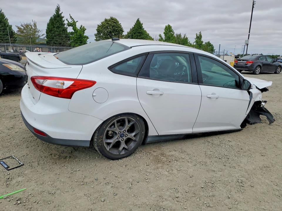 Photo 3 from auction – 2014 FORD FOCUS with VIN 1FADP3F26EL287136