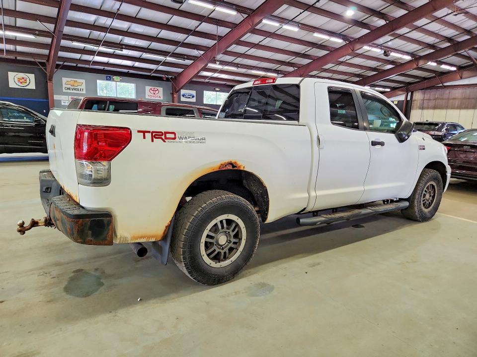 Photo 3 from auction – 2011 TOYOTA TUNDRA with VIN 5TFUY5F13BX202820