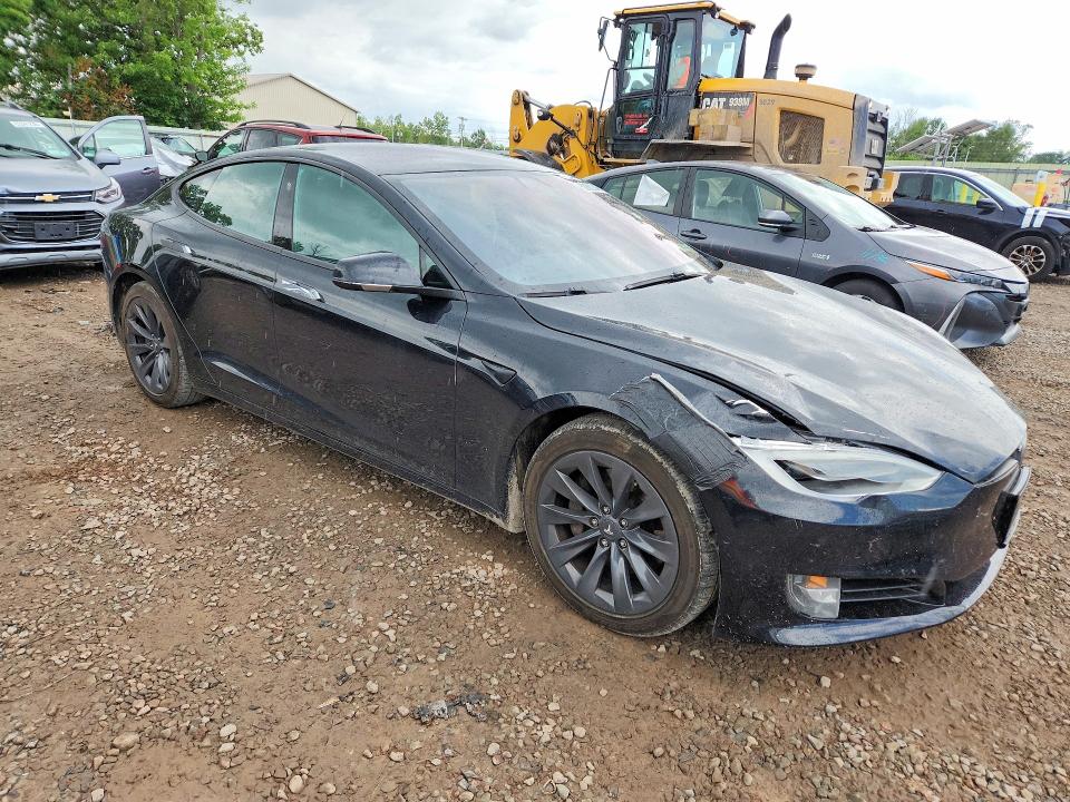 Снимка 4 от търг – 2017 TESLA MODEL S с VIN 5YJSA1E22HF229900