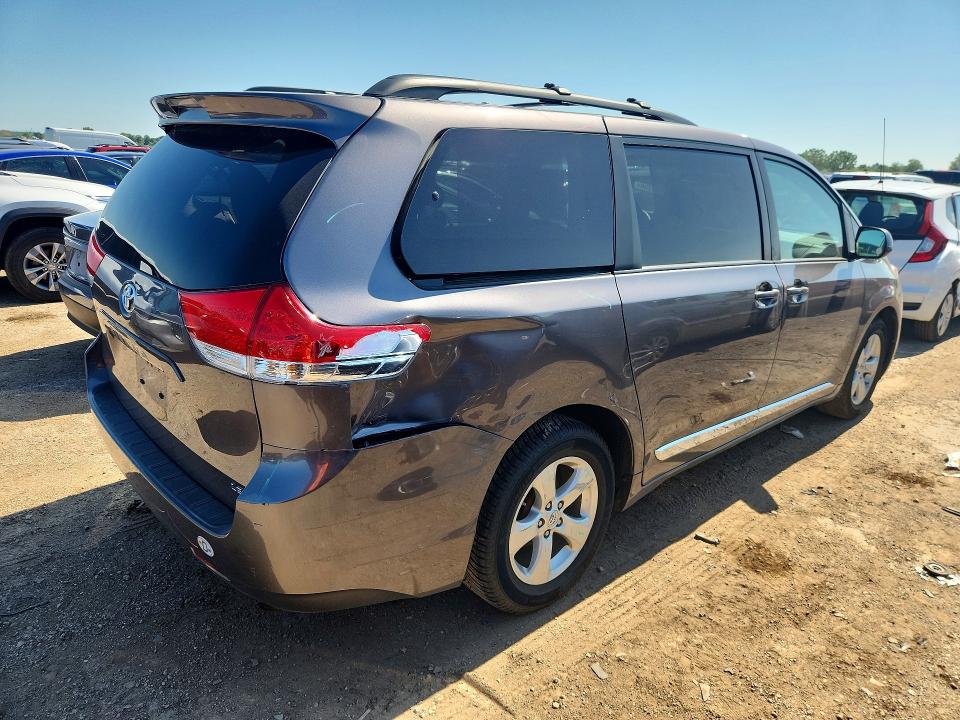 Photo 3 from auction – 2011 TOYOTA SIENNA with VIN 5TDKK3DC6BS107384