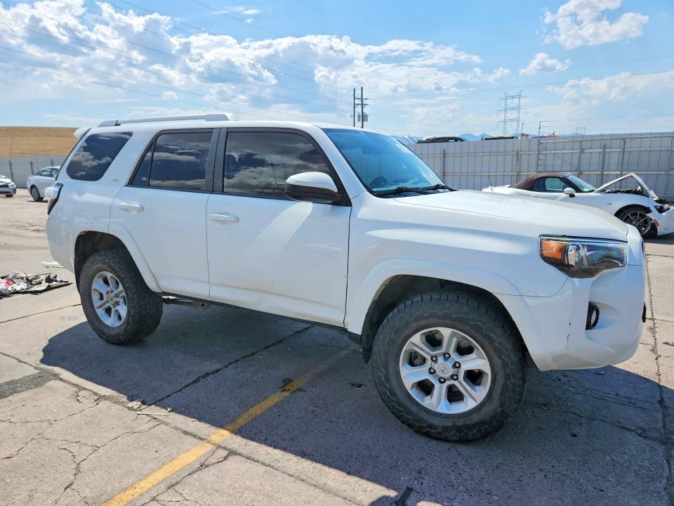 Снимка 4 от търг – 2015 TOYOTA 4RUNNER с VIN JTEBU5JR2F5254582