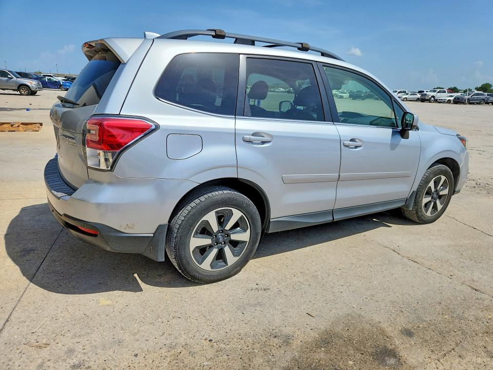 Photo 3 from auction – 2017 SUBARU FORESTER with VIN JF2SJARC6HH591393