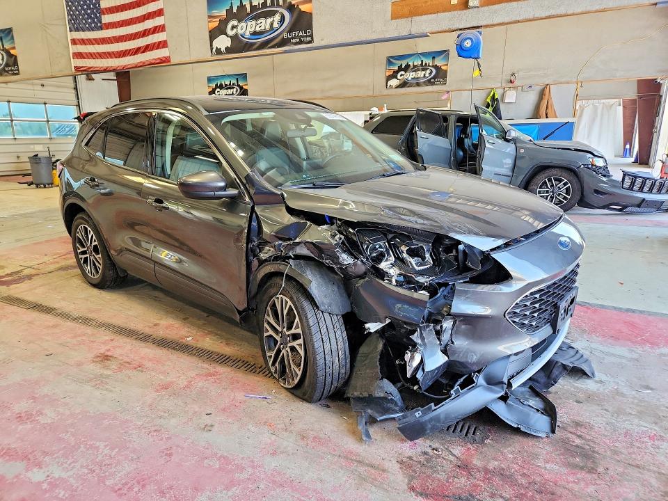Photo 4 from auction – 2020 FORD ESCAPE with VIN 1FMCU9H65LUA97431