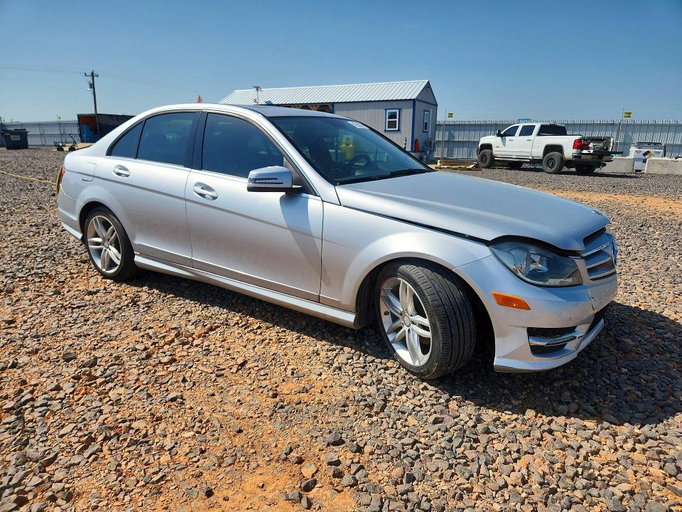Photo 4 from auction – 2012 MERCEDES-BENZ C with VIN WDDGF8BB4CR193575