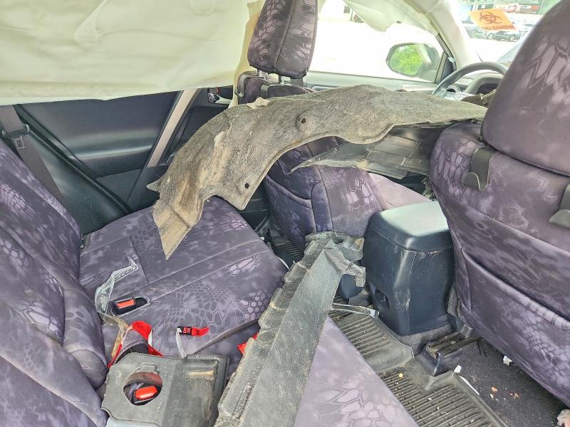 Photo 13 from auction – 2018 TOYOTA RAV4 with VIN JTMRFREV6JJ742459