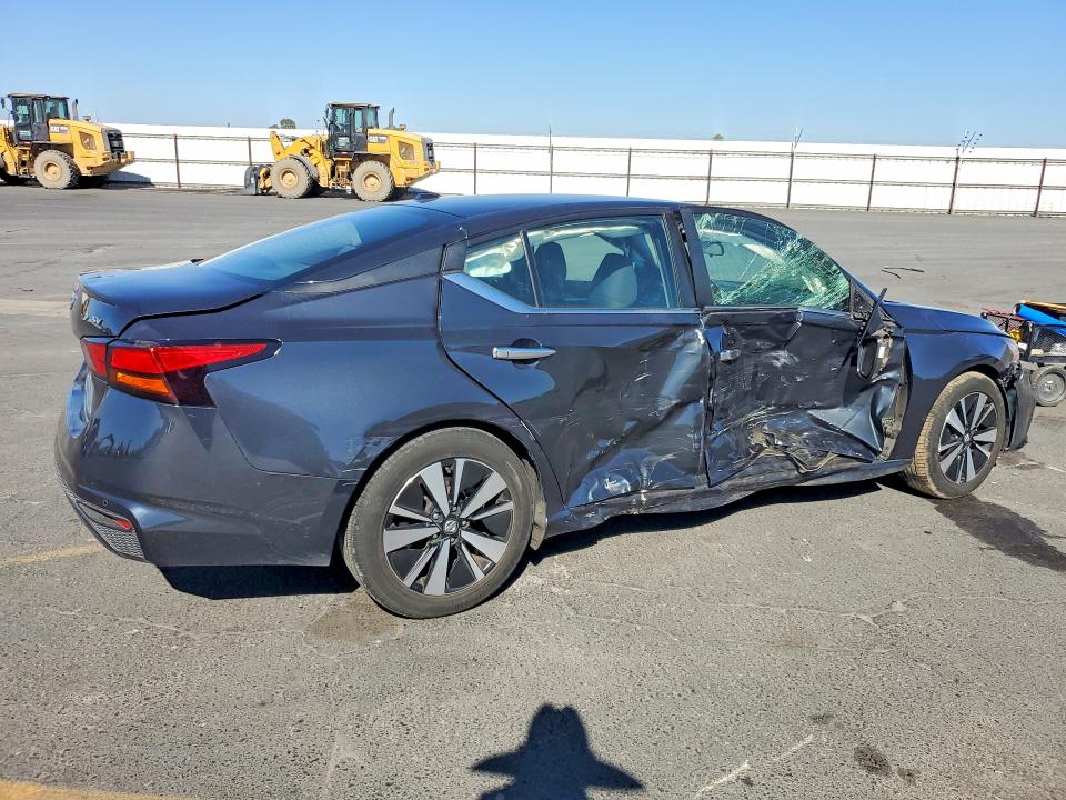 Photo 3 from auction – 2022 NISSAN ALTIMA with VIN 1N4BL4DVXNN400001