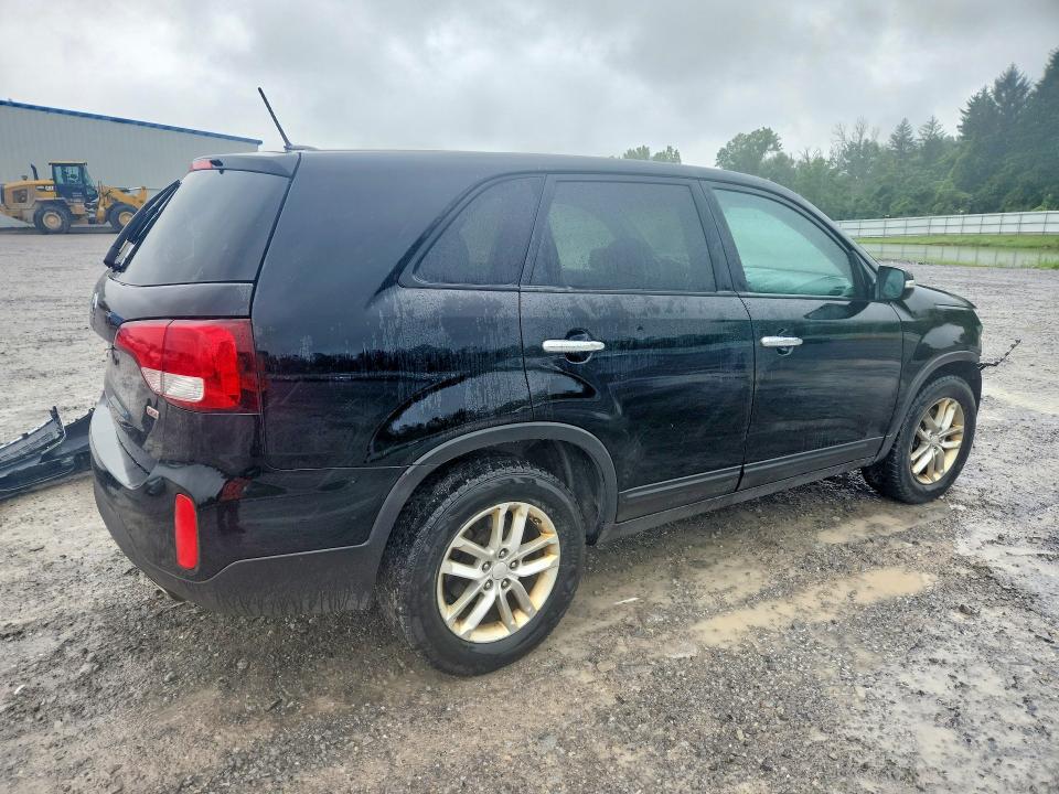 Photo 3 from auction – 2015 KIA SORENTO with VIN 5XYKT3A66FG657358