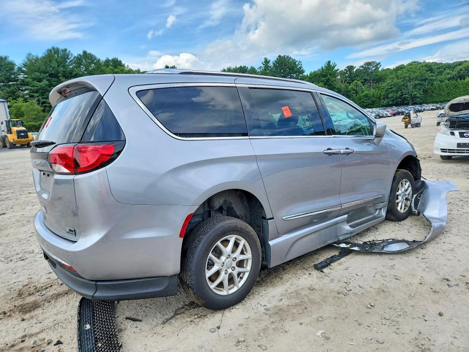 Photo 3 from auction – 2020 CHRYSLER PACIFICA with VIN 2C4RC1BG7LR158053