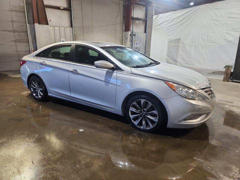 Photo 4 from auction – 2011 HYUNDAI SONATA with VIN 5NPEC4AC2BH252660