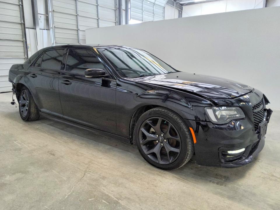 Photo 4 from auction – 2023 CHRYSLER 300 with VIN 2C3CCADG7PH548833
