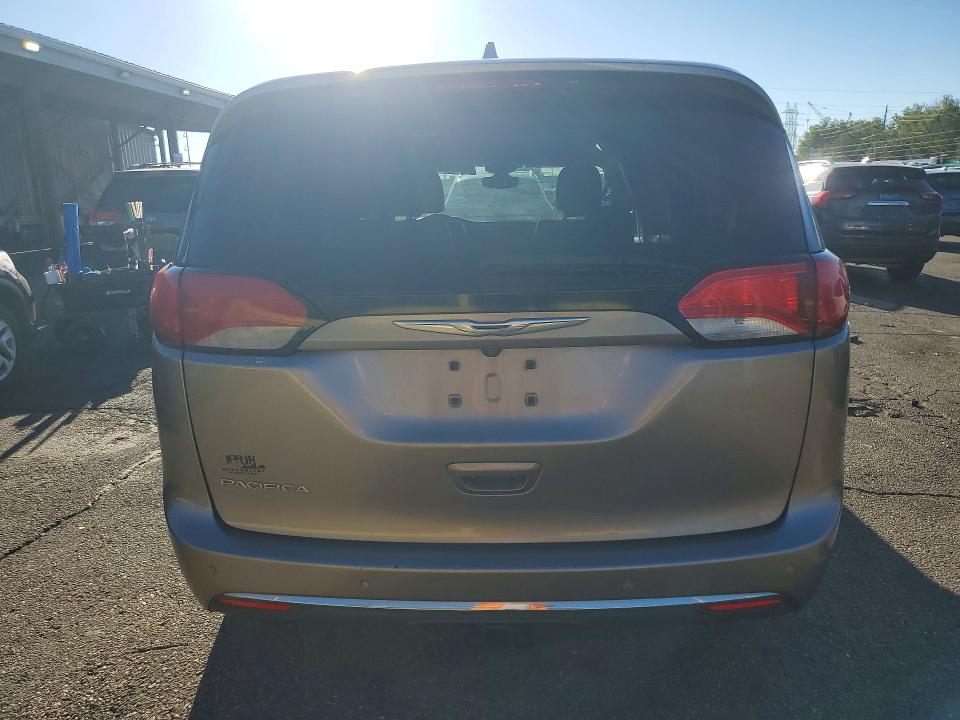 Photo 6 from auction – 2017 CHRYSLER PACIFICA with VIN 2C4RC1EG0HR721530