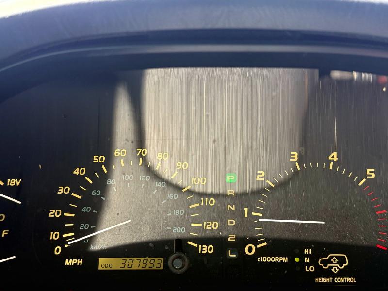 Photo 8 from auction – 2001 LEXUS LX with VIN JTJHT00W013506892