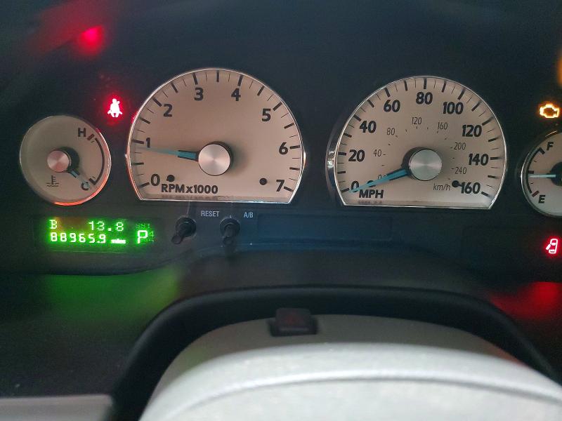 Photo 9 from auction – 2004 FORD THUNDERBIRD with VIN 1FAHP63AX4Y107558