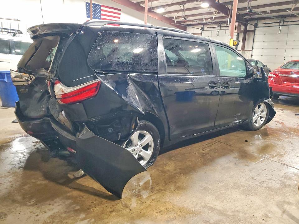 Photo 3 from auction – 2015 TOYOTA SIENNA with VIN 5TDKK3DC4FS653090
