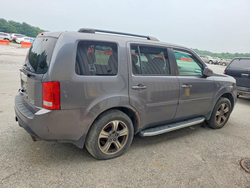 Photo 3 from auction – 2015 HONDA PILOT with VIN 5FNYF4H30FB067859